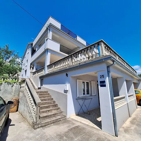 Apartment Drena *